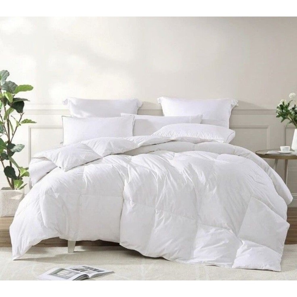 Royal Luxe All Season White Goose Feather and Down Fiber Full / Queen Comforter